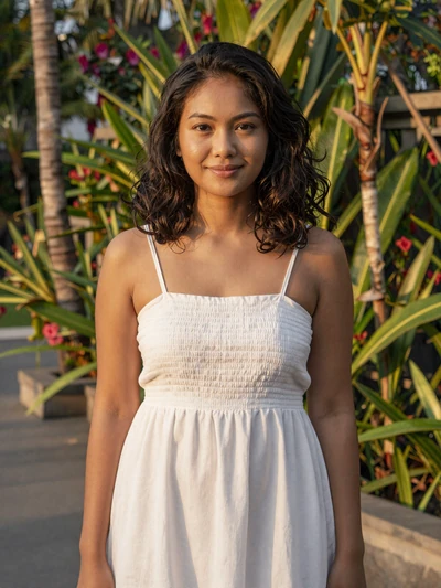Balinese Indonesian woman Dewi from Bali interested in international dating
